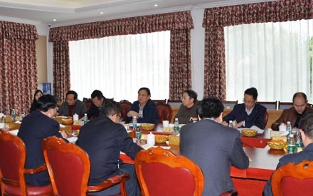 中國石油煉油與化工分公司煉化板塊副總經(jīng)理楊天奎一行來森普考察調研